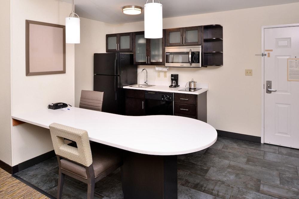 Candlewood Suites Winchester By Ihg Exterior photo