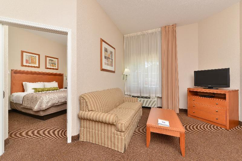 Candlewood Suites Winchester By Ihg Exterior photo